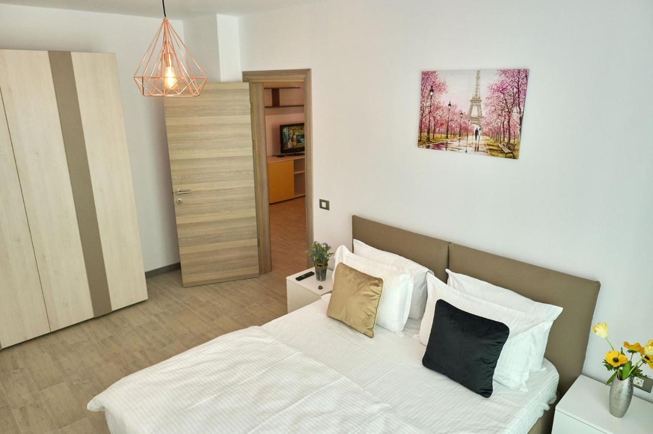 Orange Summer Apartment Spa Pools Beach Resort 마마이아 외부 사진