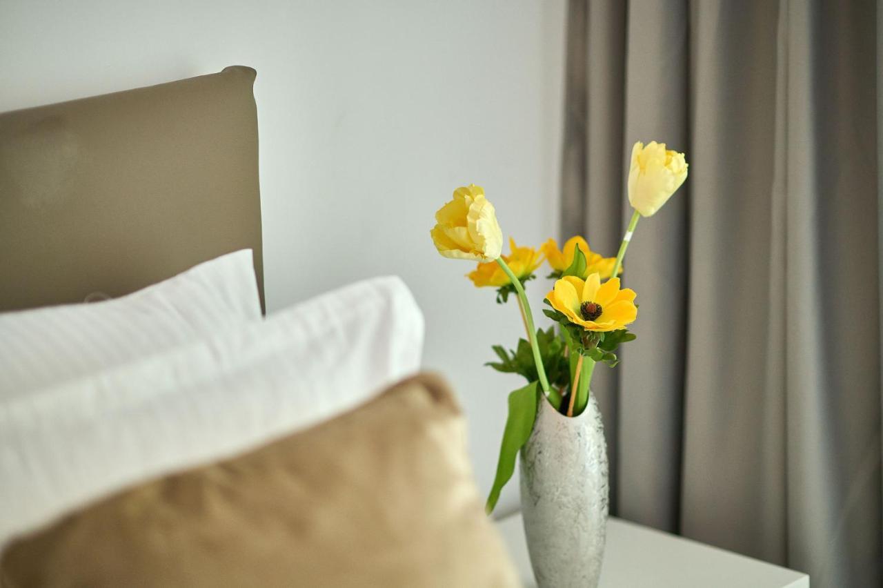 Orange Summer Apartment Spa Pools Beach Resort 마마이아 외부 사진